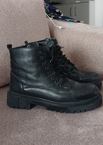 Siyah Deri Bağcıklı Kadın Botları - Görsel 2