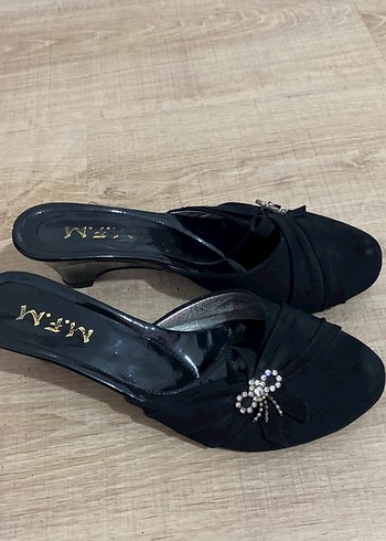 Klasik Siyah Topuklu Kadın Terlik - Görsel 3