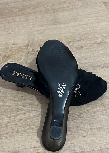 Klasik Siyah Topuklu Kadın Terlik - Görsel 4