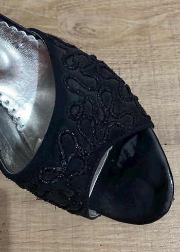 Siyah Desenli Kadın Topuklu Terlik - Görsel 4