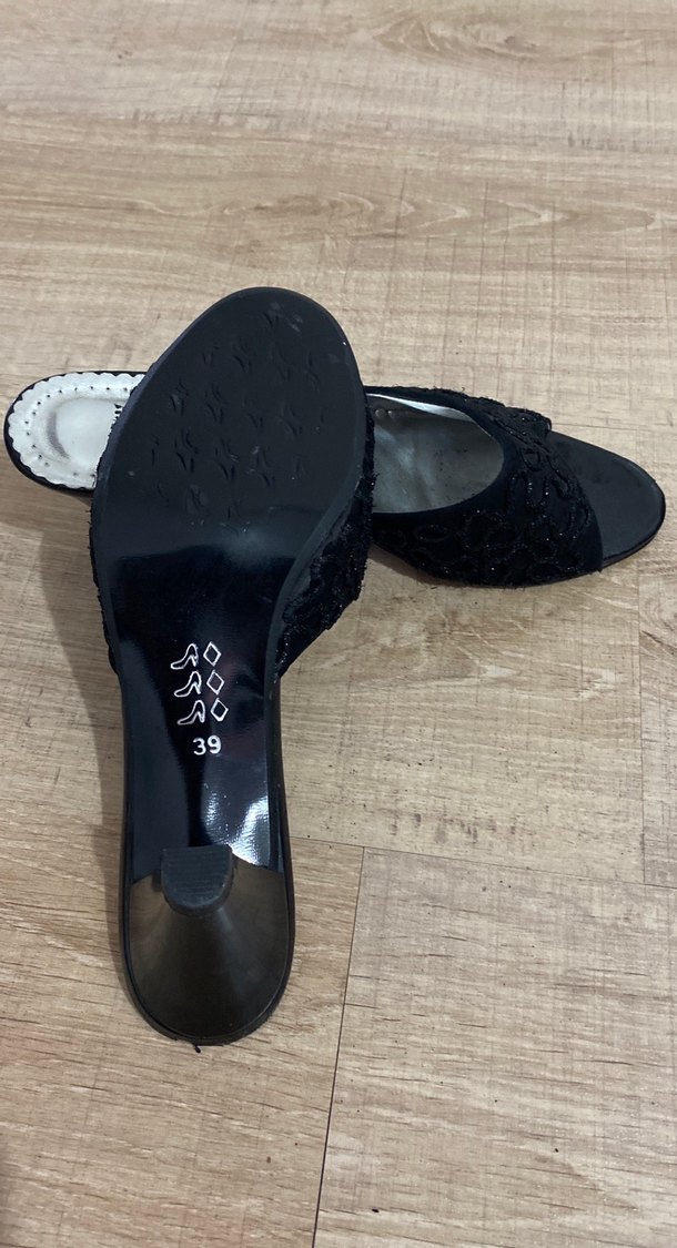 Siyah Desenli Kadın Topuklu Terlik - Görsel 3