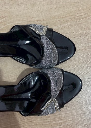 Gri Parlak Taşlı Kadın Topuklu Terlik - Görsel 5