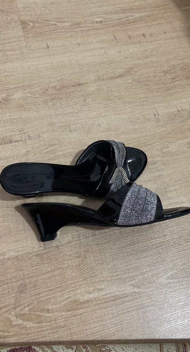 Gri Parlak Taşlı Kadın Topuklu Terlik - Görsel 4