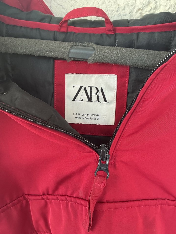 ZARA ERKEK Kırmızı Kapüşonlu Fermuarlı Ceket - Görsel 2