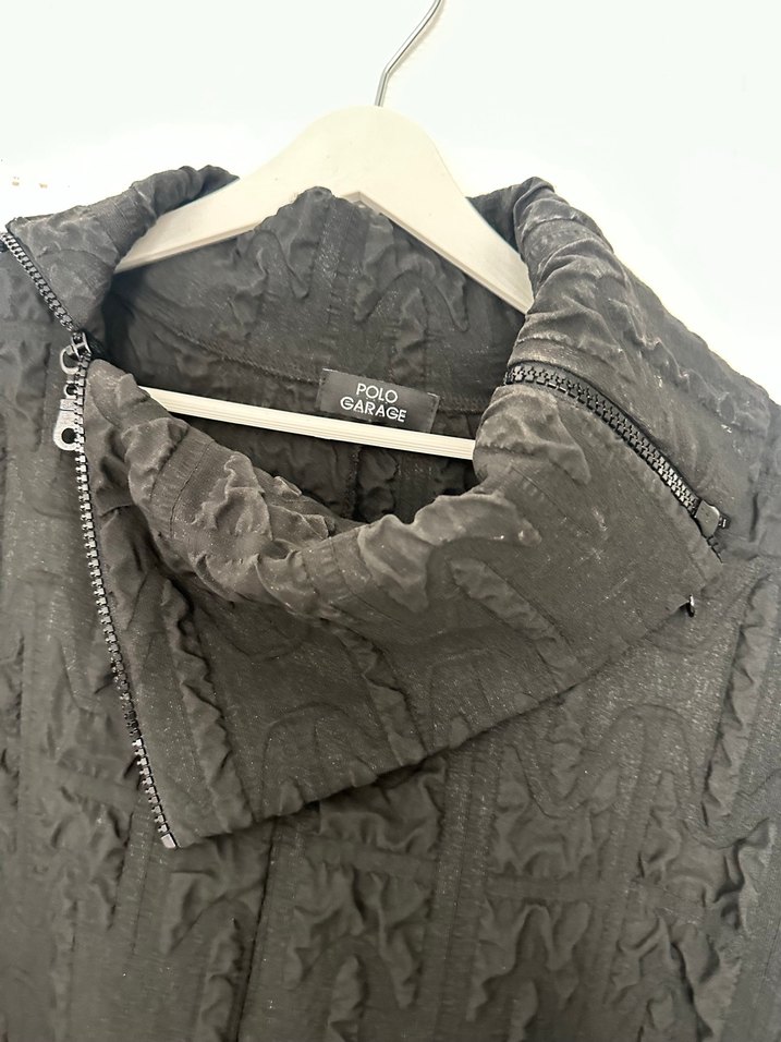 Düğmeli Siyah Uzun şık kullanıma uygun gömlek tasarım - Görsel 3