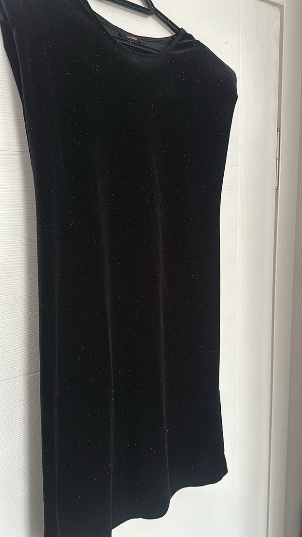 Siyah Kolsuz Midi V Yakalı vatkalı simli elbise - Görsel 2