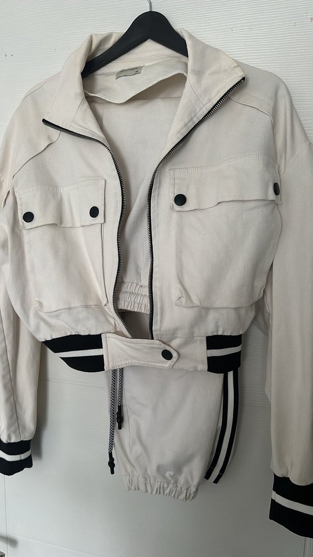 Beli Kemerli Beyaz Kısa crop spor takım - Görsel 2