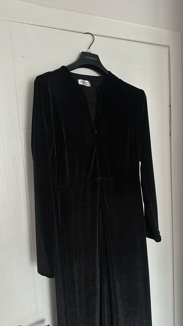 Siyah kadife Uzun V Yaka Elbise - Görsel 2