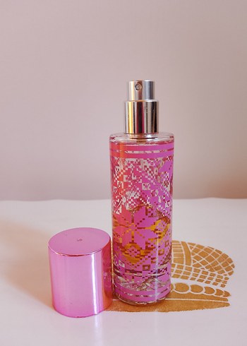 Diğer Pink Sugar kadın parfümü