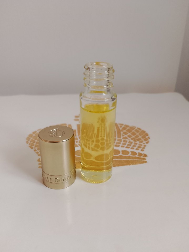 Claire Burke Oda Kokusu - Görsel 3