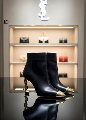 Yves Saint Laurent universal