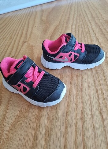 Nike İlkadım ayakkabısı kız bebek