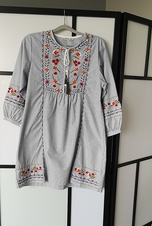 nakışlı elbise 