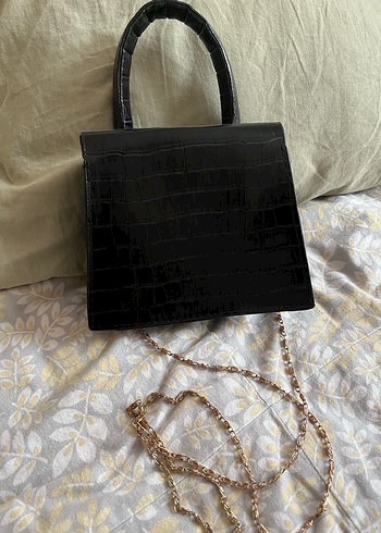 Siyah Yılan Derisi Desenli Zincir Detaylı Deri Çanta - Görsel 2