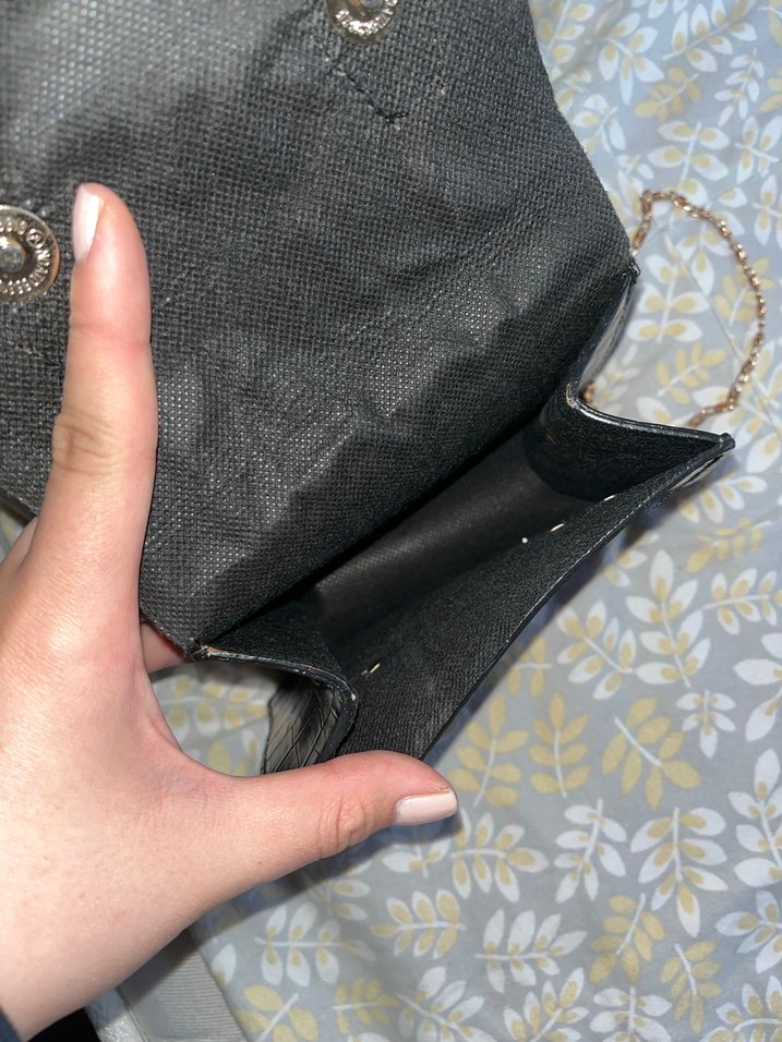 Siyah Yılan Derisi Desenli Zincir Detaylı Deri Çanta - Görsel 4