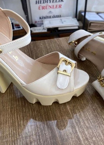Beyaz Platform Topuklu Kadın Ayakkabı - Görsel 2