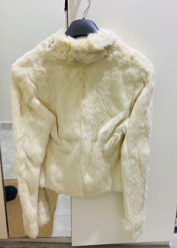 Ekru Kısa Peluş Kürk Mont | Şık & Sıcak | Temiz Kullanım - Görsel 3