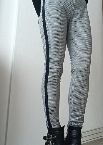 Gri Yılan Desenli Kemerli Dar Kesim Pantolon - Görsel 4