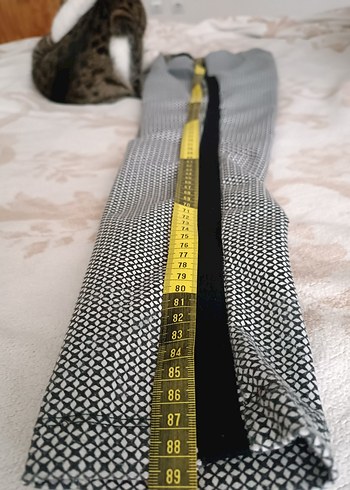 Gri Yılan Desenli Kemerli Dar Kesim Pantolon - Görsel 8