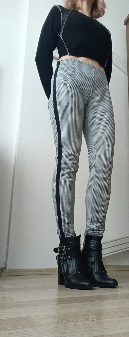 Gri Yılan Desenli Kemerli Dar Kesim Pantolon - Görsel 4