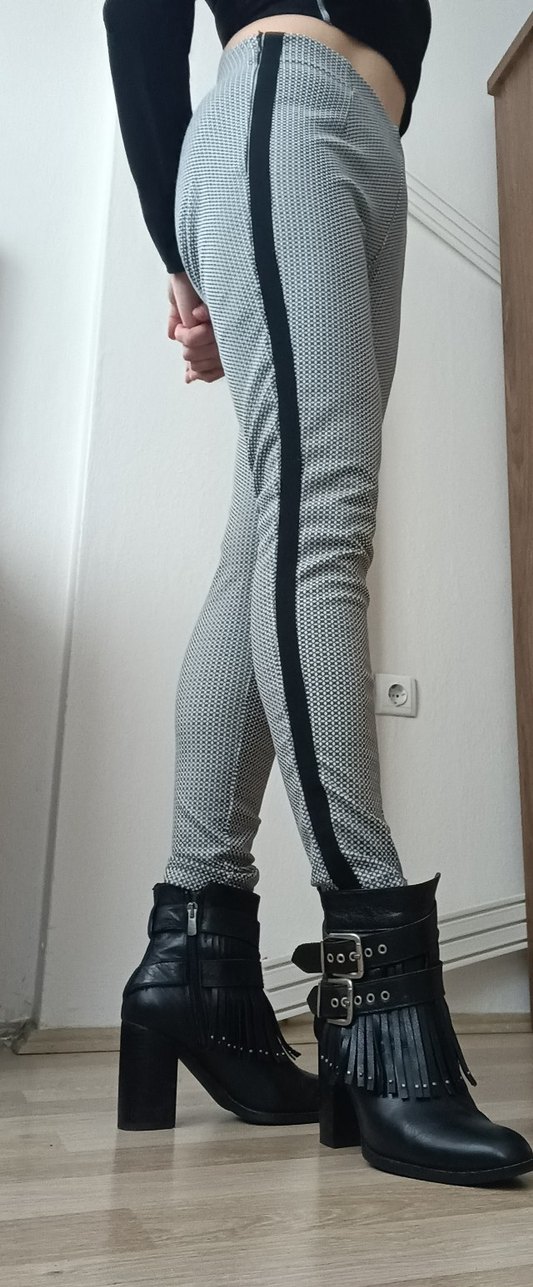 Gri Yılan Desenli Kemerli Dar Kesim Pantolon - Görsel 3