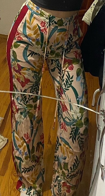 Zara çiçekli pantolon