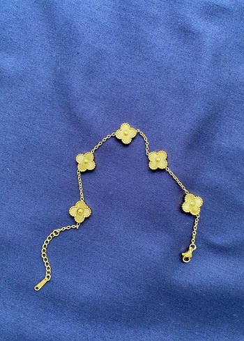 Altın Renk Yonca Detaylı Kadın Bileklik - Görsel 4