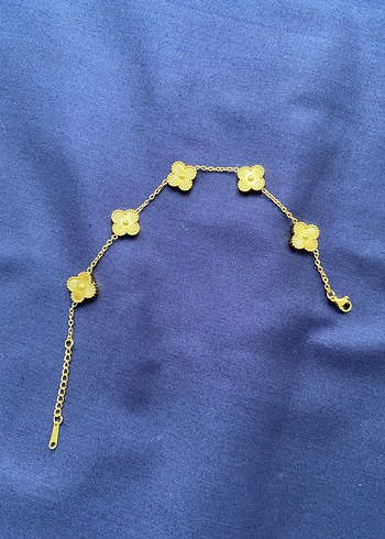 Altın Renk Yonca Detaylı Kadın Bileklik - Görsel 2