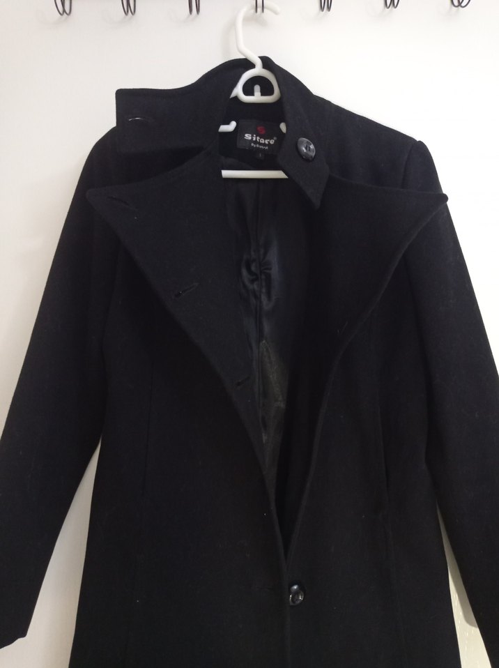 Düğmeli Siyah Kaban - Görsel 2