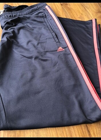 İki adet Adidas eşofman altı