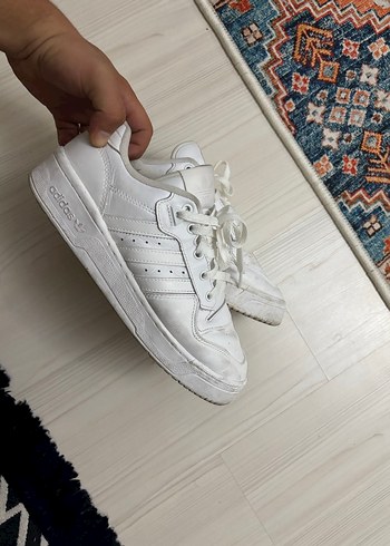 Beyaz Adidas Bağcıklı Spor Ayakkabı - Görsel 3