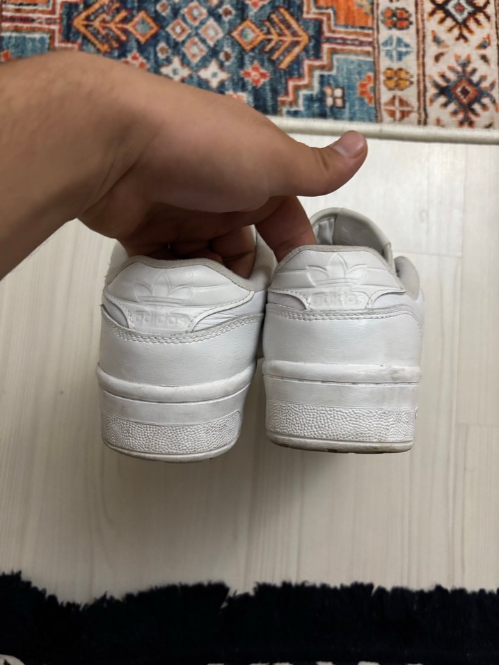 Beyaz Adidas Bağcıklı Spor Ayakkabı - Görsel 2