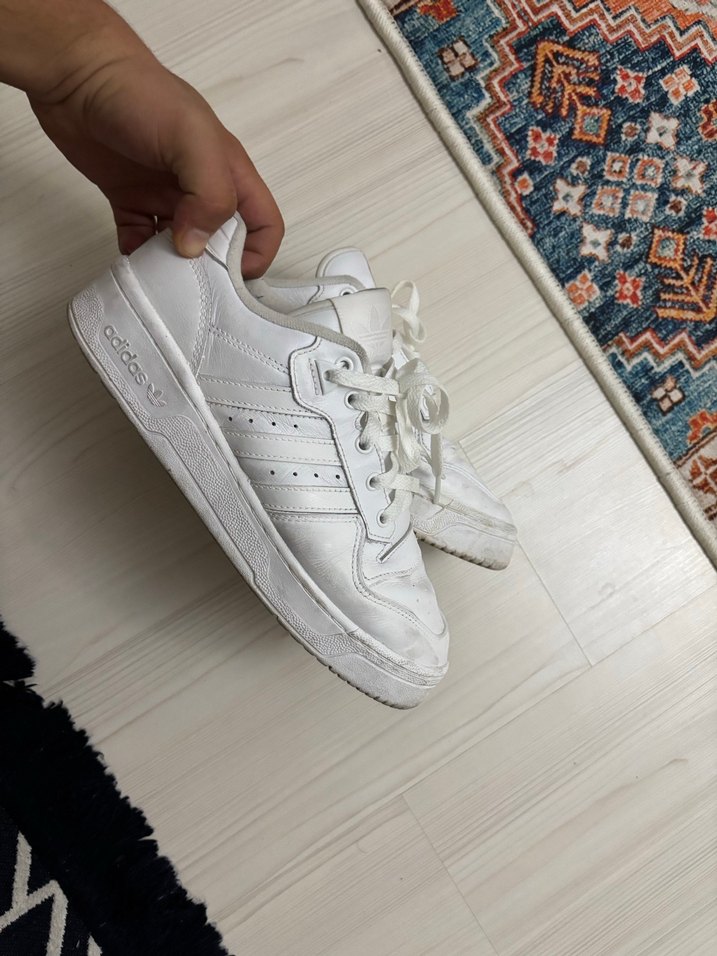 Beyaz Adidas Bağcıklı Spor Ayakkabı - Görsel 3