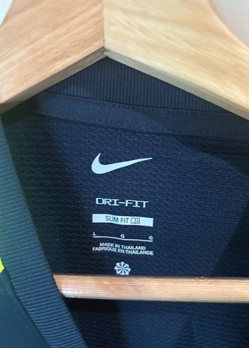 Sarı Detaylı Siyah Erkek Spor Tişörtü - Görsel 2