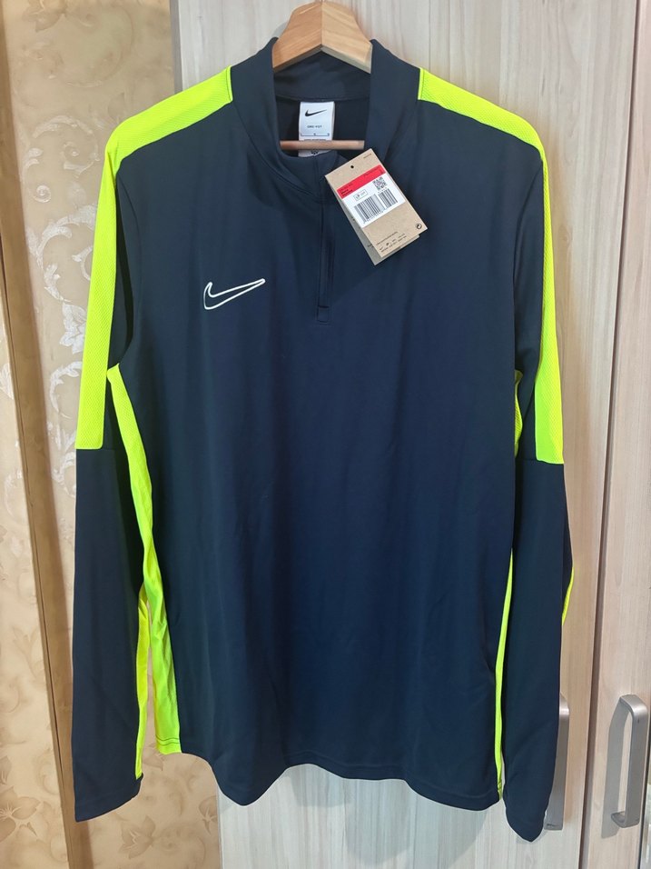 Erkek Siyah Neon Detaylı Yarım Fermuarlı Sweatshirt - Görsel 3