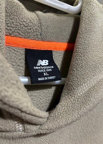 New Balance Kapüşonlu Rahat Kesim Erkek Sweatshirt - Görsel 3