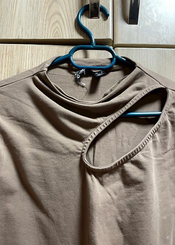 Bej Yüksek Yakalı Uzun Kollu Kadın Gömlek - Görsel 3