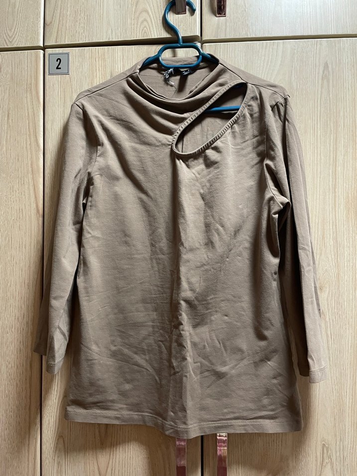 Bej Yüksek Yakalı Uzun Kollu Kadın Gömlek - Görsel 4