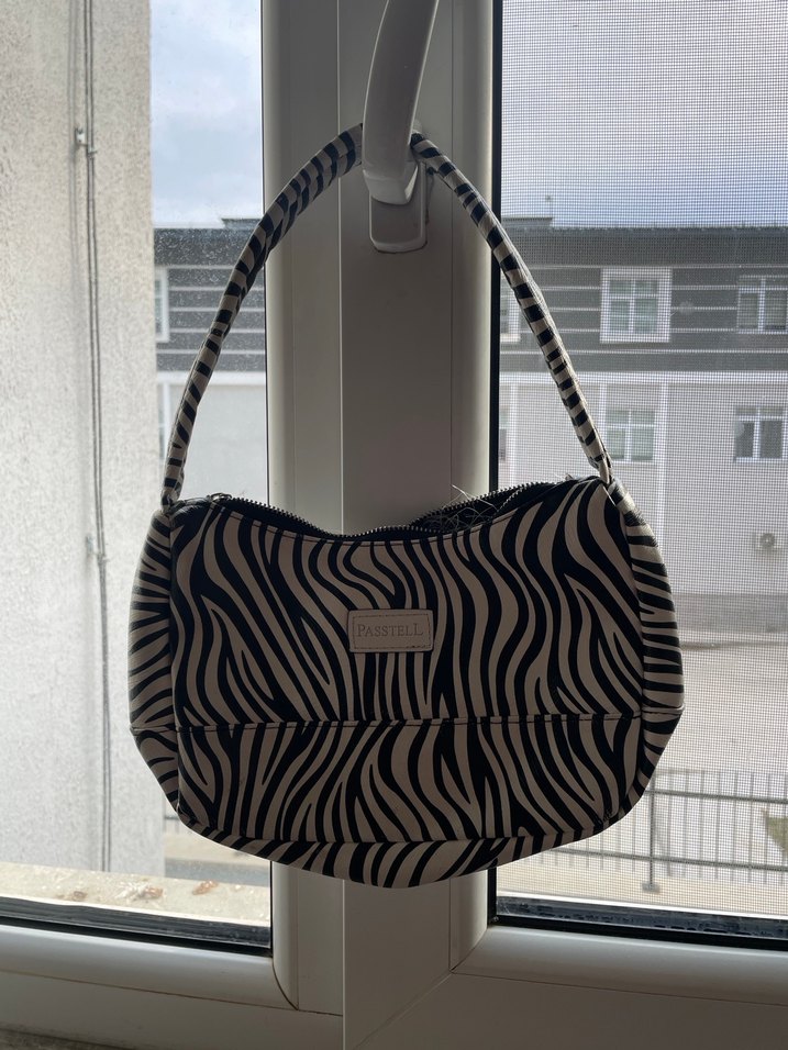 Zebra Desenli Fermuarlı Beyaz Kadın Çanta - Görsel 3