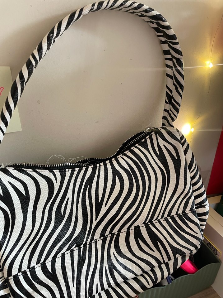 Zebra Desenli Fermuarlı Beyaz Kadın Çanta - Görsel 5