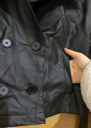 Düğmeli Siyah Kısa Deri Kadın Ceket - Görsel 3