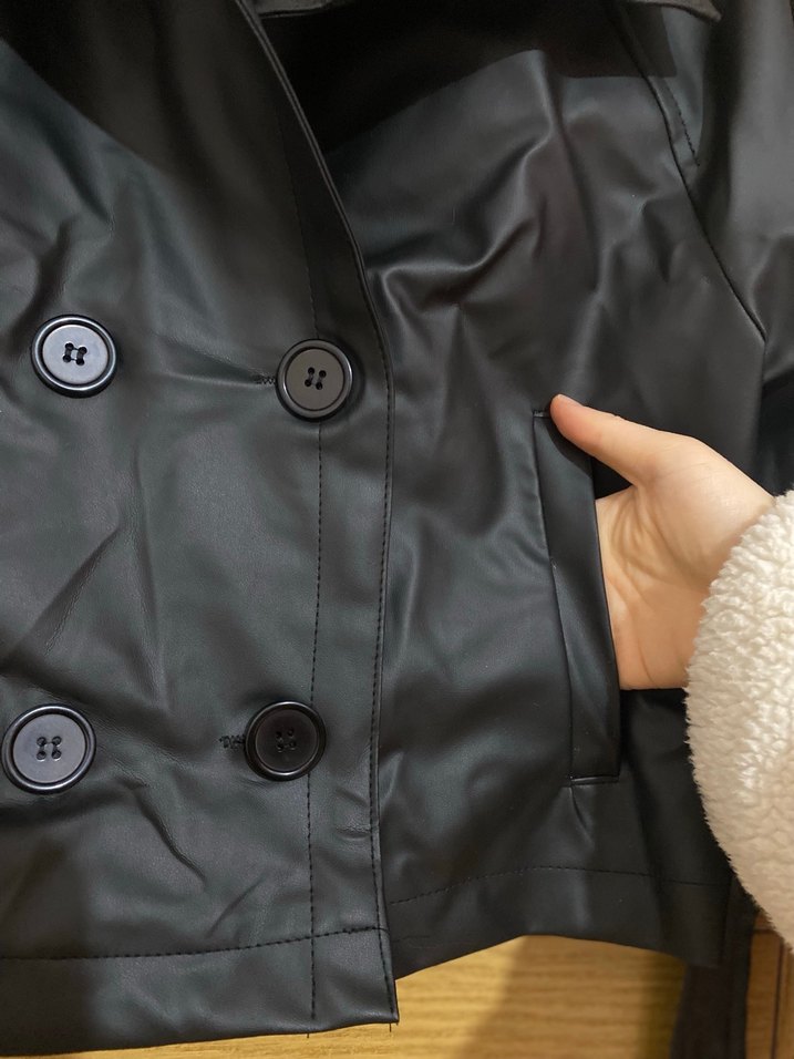 Düğmeli Siyah Kısa Deri Kadın Ceket - Görsel 3