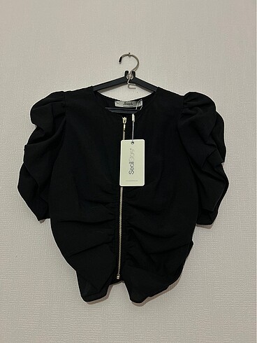 36 Beden Seçil siyah crop gomlek bluz