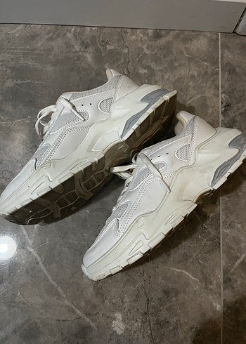 Beyaz Bağcıklı Spor Ayakkabı - Görsel 2