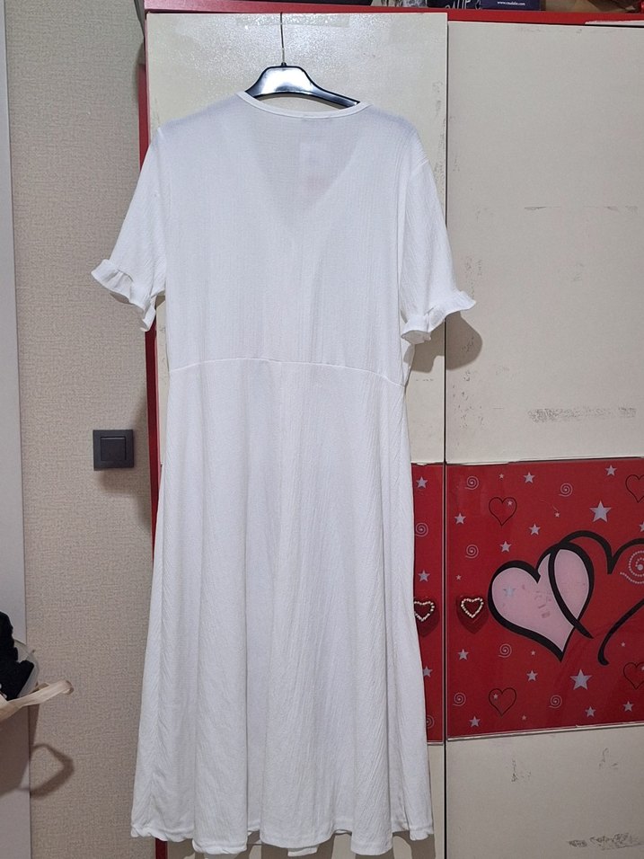 Düğmeli Beyaz Pamuklu Uzun Elbise - Görsel 3