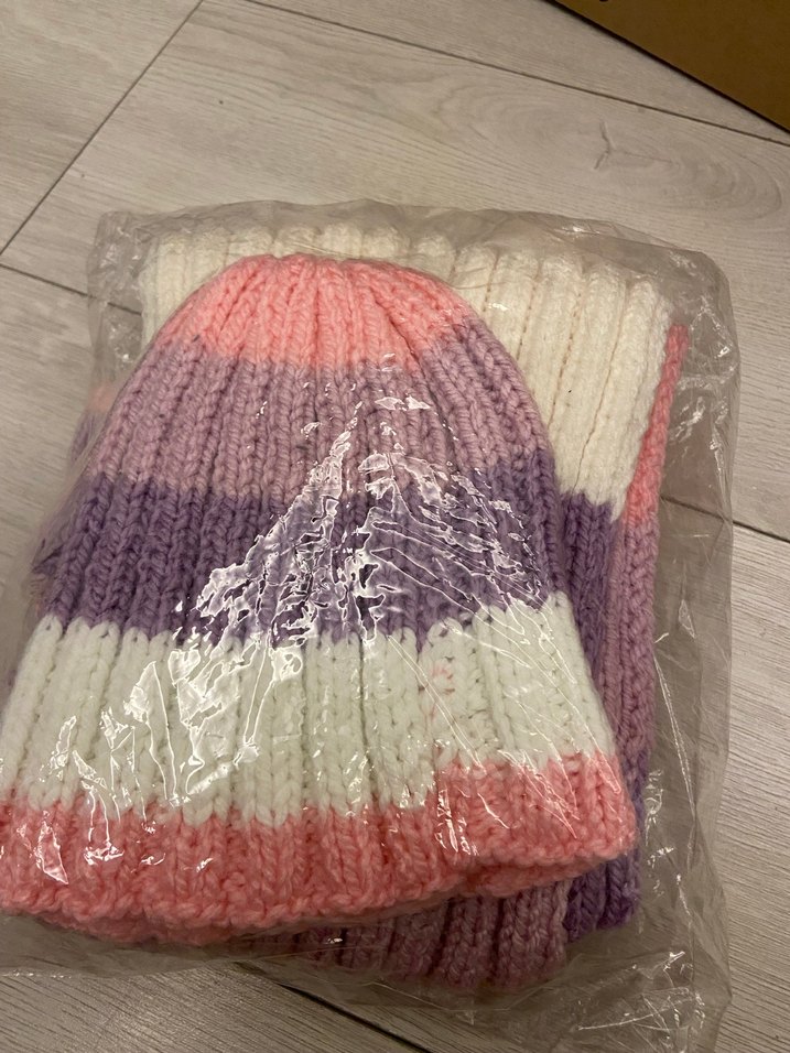 Çocuklar için Pastel Renkli Örgü Bere ve Atkı Takımı - Görsel 2