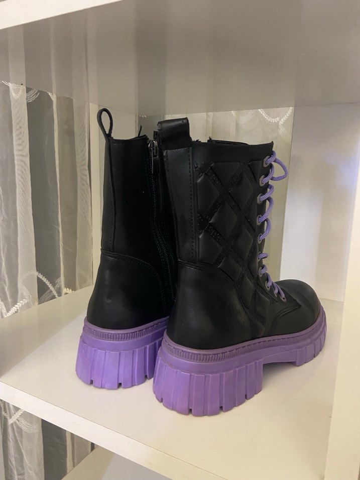 Mor detaylı kadın bot - Görsel 3