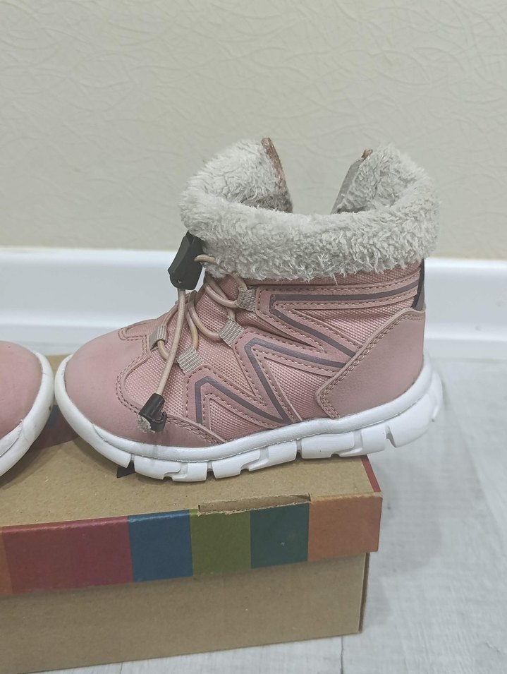 Kız Çocuk Pembe Peluş Detaylı Bot - Görsel 3