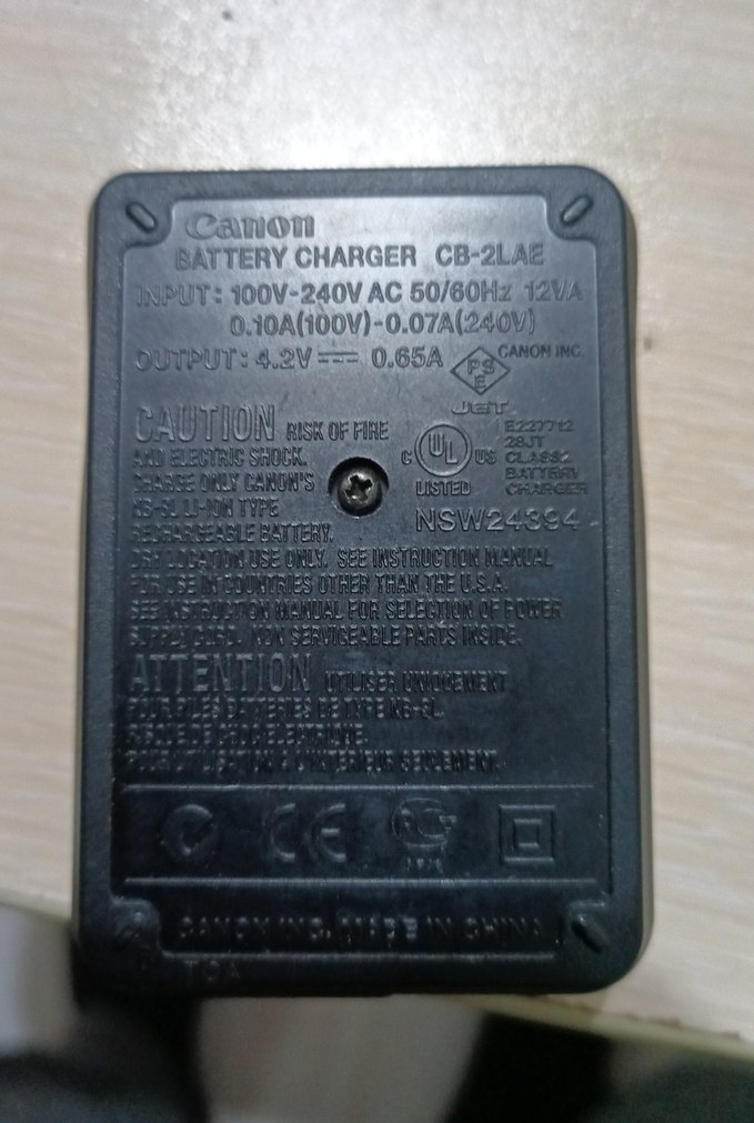 Canon Siyah Batarya Şarj Cihazı(CB-2LAE) - Görsel 2