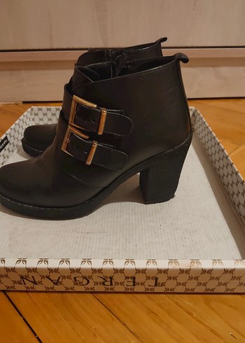 Tokalı Siyah Deri Kadın Bot - Görsel 6